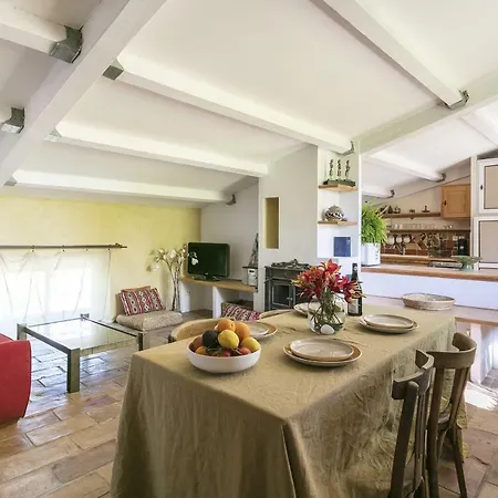 Holiday home Domaine Sesquier Mas D'exception Acacia Meze